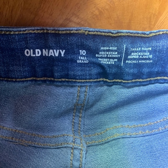 Women’s Old navy jeans - Picture 3 of 3